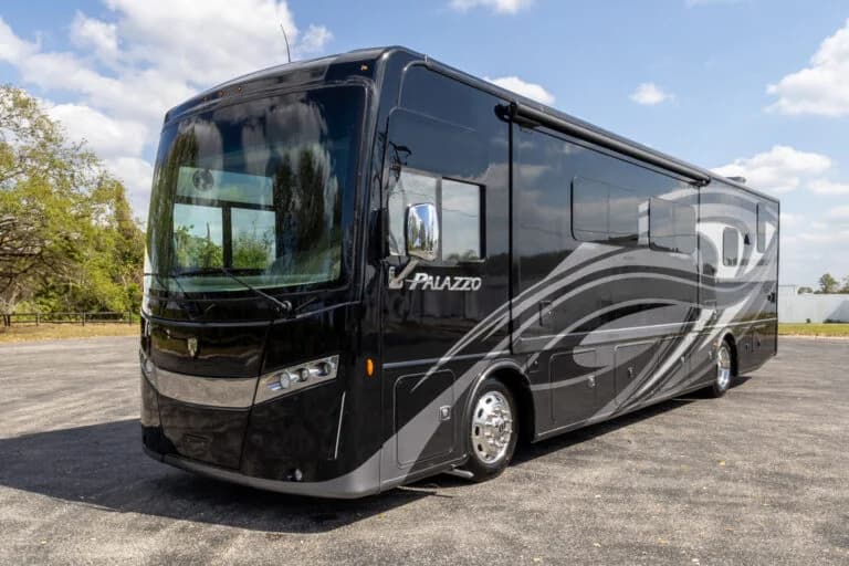 2021 Thor Palazzo Motorcoach - Image 4