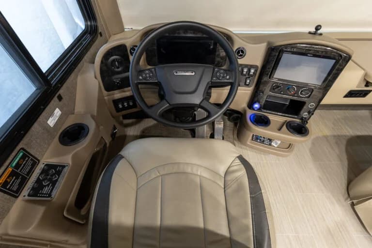 2021 Thor Palazzo Motorcoach - Image 6