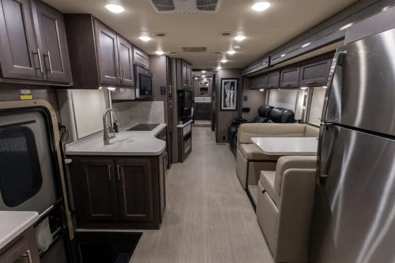 2021 Thor Palazzo Motorcoach - Image 7