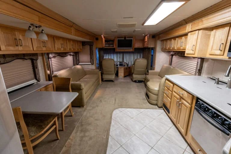 2006 American Coach Tradition 40Z Motorcoach - Image 12