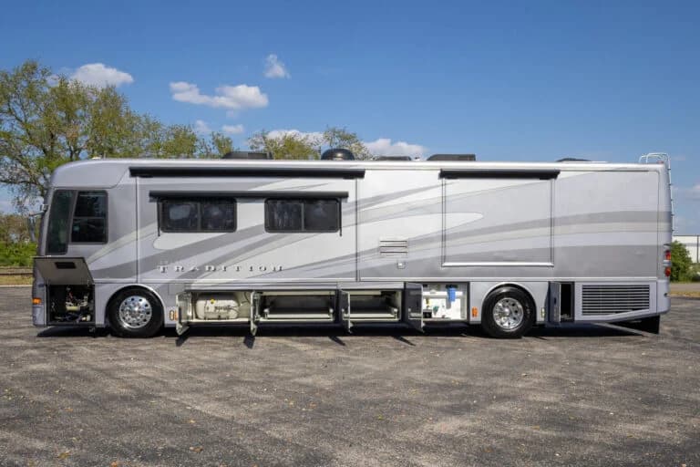 2006 American Coach Tradition 40Z Motorcoach - Image 20