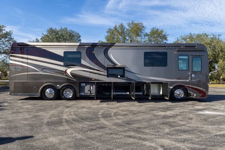 2016 Foretravel Realm LV3 Motorcoach - Image 18