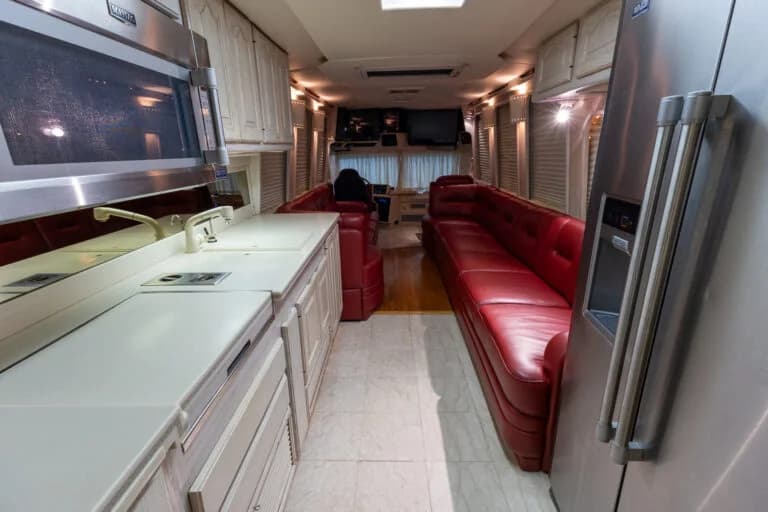 Country Coach 40XL #21961 - Image 11