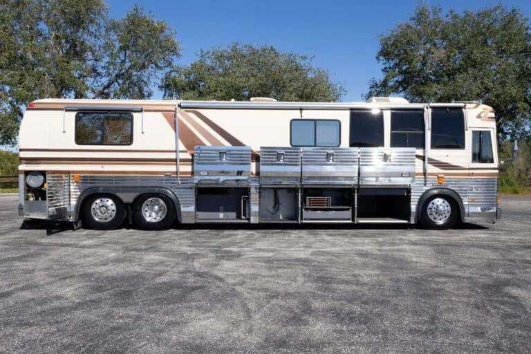 1991 Prevost Country Coach 40XL Motorcoach - Image 16