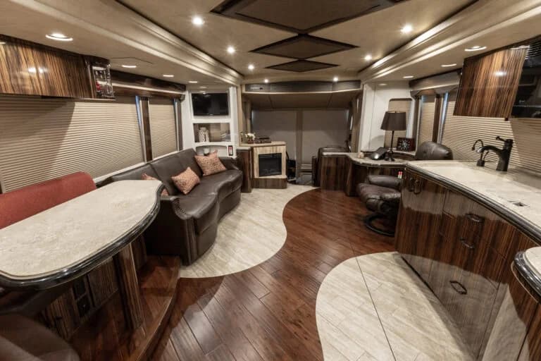 2009 Prevost Marathon H3-45 Motorcoach - Image 11