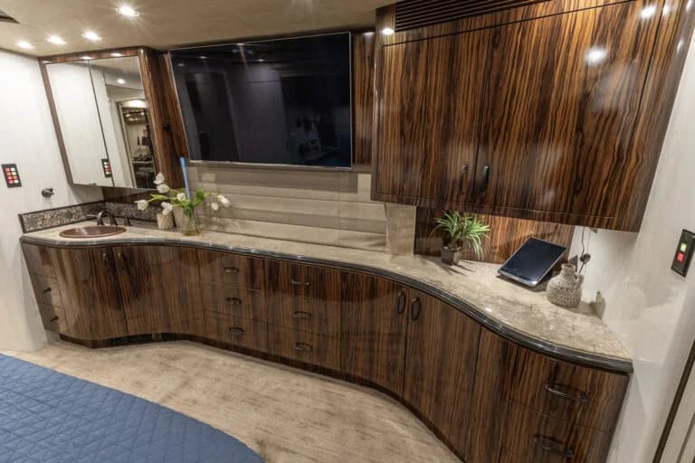2009 Prevost Marathon H3-45 Motorcoach - Image 17