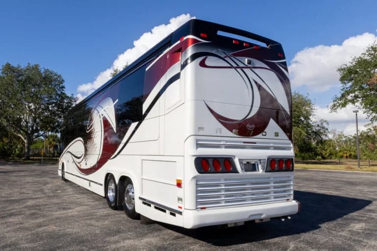 2009 Prevost Marathon H3-45 Motorcoach - Image 3