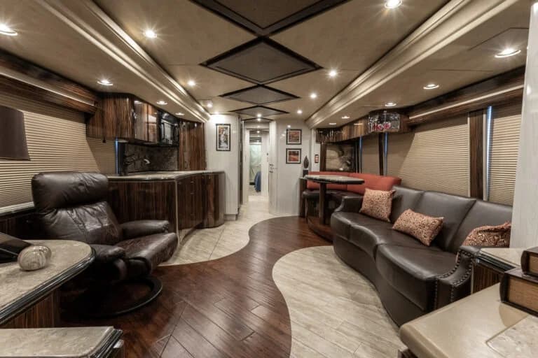 2009 Prevost Marathon H3-45 Motorcoach - Image 7