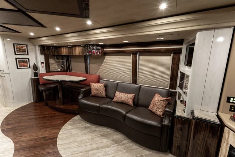 2009 Prevost Marathon H3-45 Motorcoach - Image 8