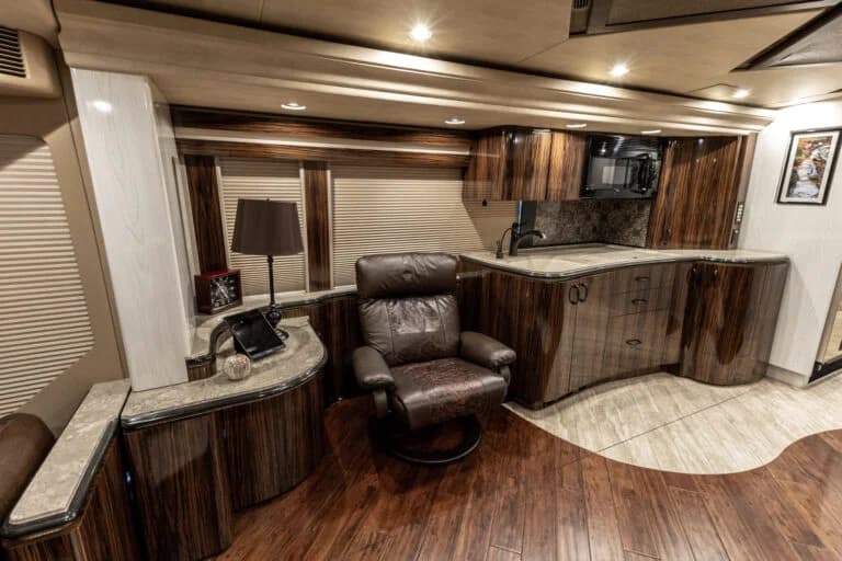 2009 Prevost Marathon H3-45 Motorcoach - Image 9