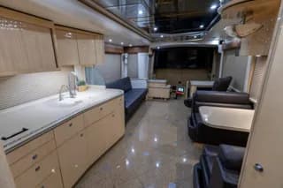 2009 Prevost (NFI) Featherlite H3-45 bus