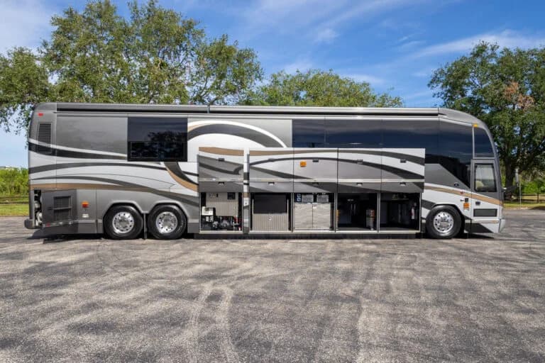 2009 Prevost Featherlite H3-45 Motorcoach - Image 19