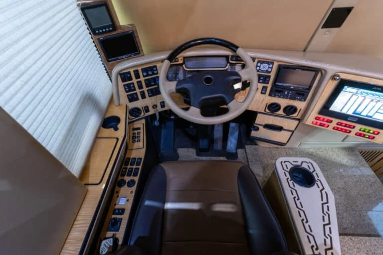 2009 Prevost Featherlite H3-45 Motorcoach - Image 6
