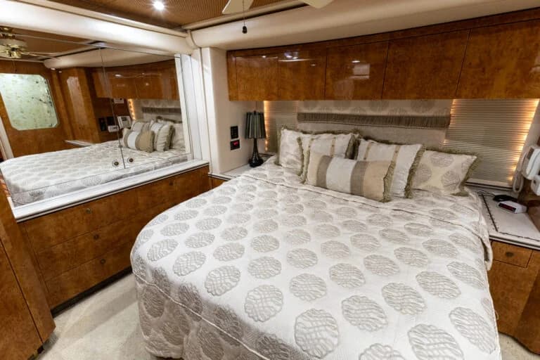 2007 Prevost Featherlite H3-45 Motorcoach - Image 16