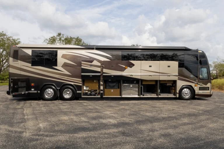 2007 Prevost Featherlite H3-45 Motorcoach - Image 18