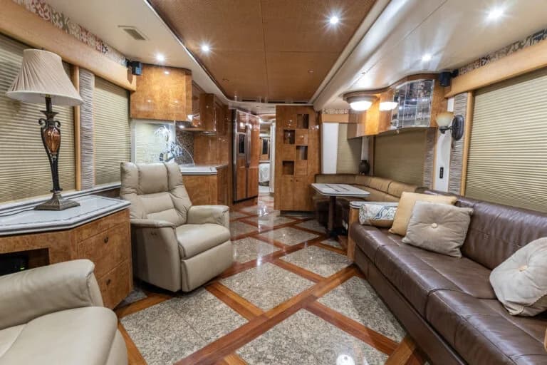 2007 Prevost Featherlite H3-45 Motorcoach - Image 7