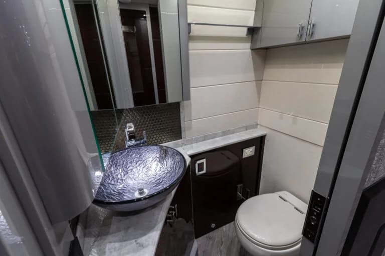 2021 Prevost Emerald H3-45 Motorcoach - Image 13