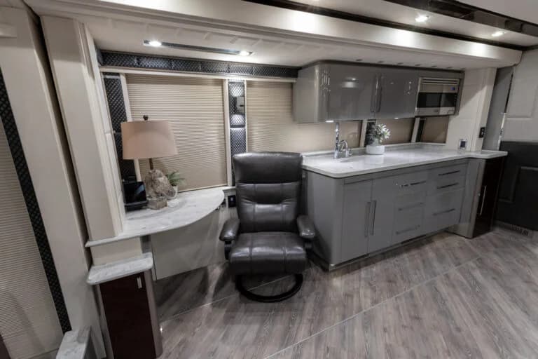 2021 Prevost Emerald H3-45 Motorcoach - Image 9
