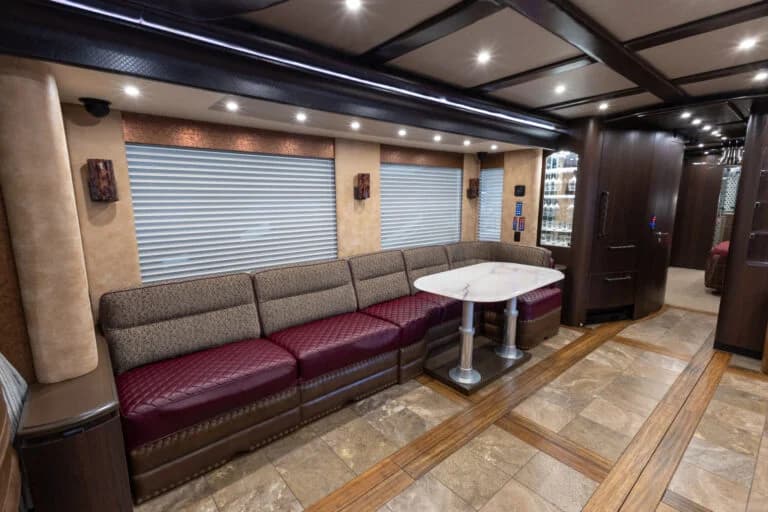 2017 Newell P50 Motorcoach - Image 10