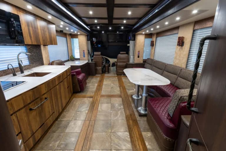 2017 Newell P50 Motorcoach - Image 11