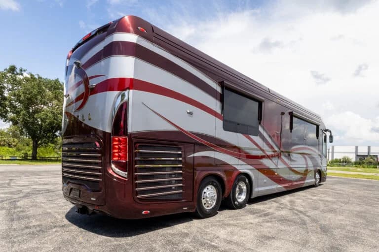 2017 Newell P50 Motorcoach - Image 2