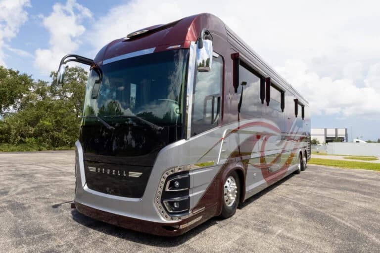 2017 Newell P50 Motorcoach - Image 4