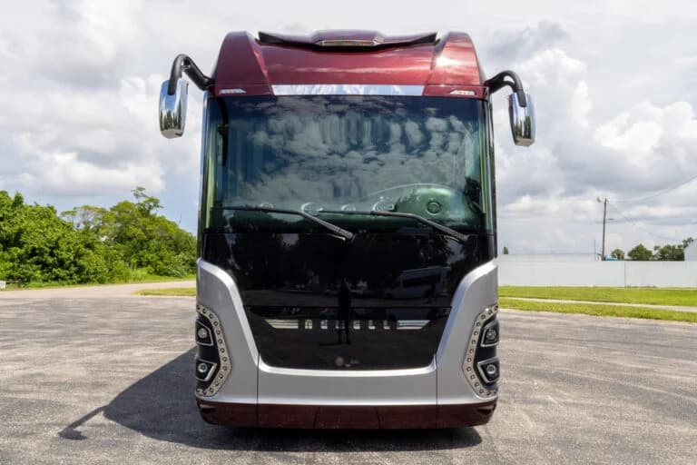2017 Newell P50 Motorcoach - Image 5