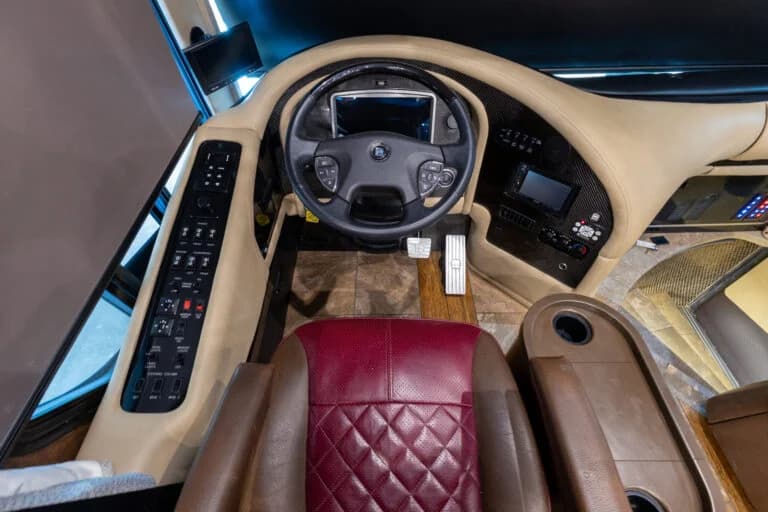 2017 Newell P50 Motorcoach - Image 6