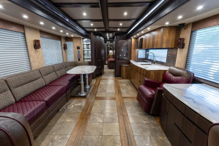 2017 Newell P50 Motorcoach - Image 7