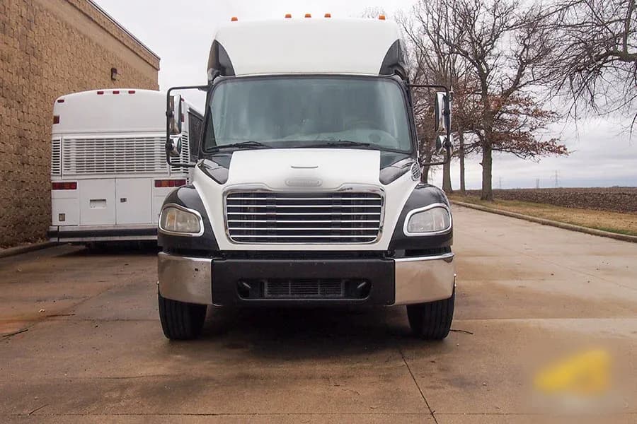 2008 Ameritrans M2 Shuttle Bus - Image 4