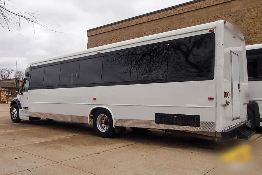 2008 Ameritrans M2 Shuttle Bus - Image 5