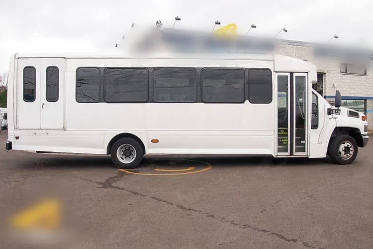 2009 Starcraft Allstar Shuttle Bus - Image 2