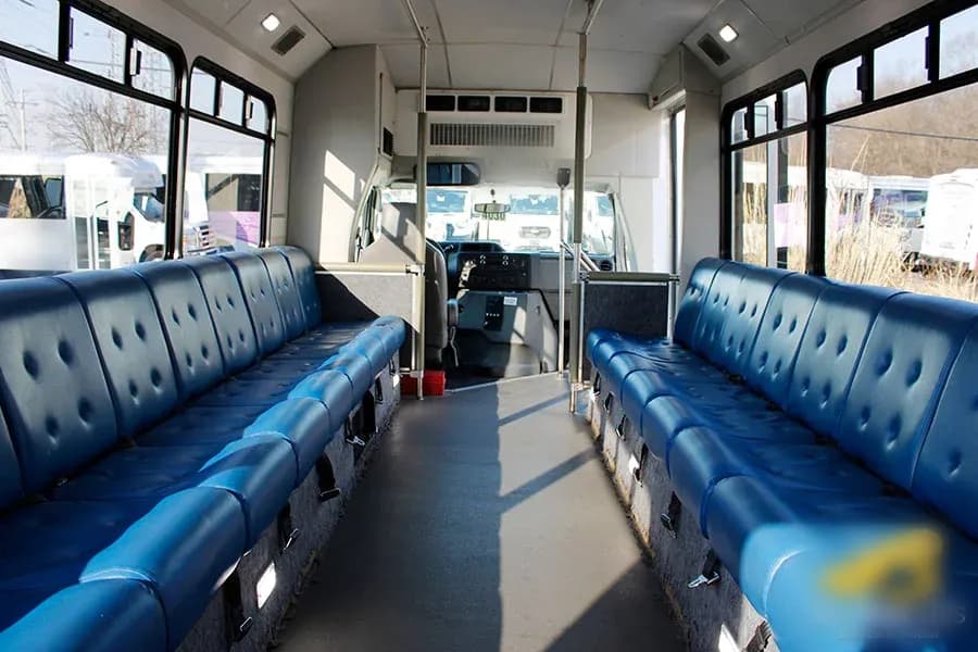 2013 Glaval Universal E450 Shuttle Bus - Image 9
