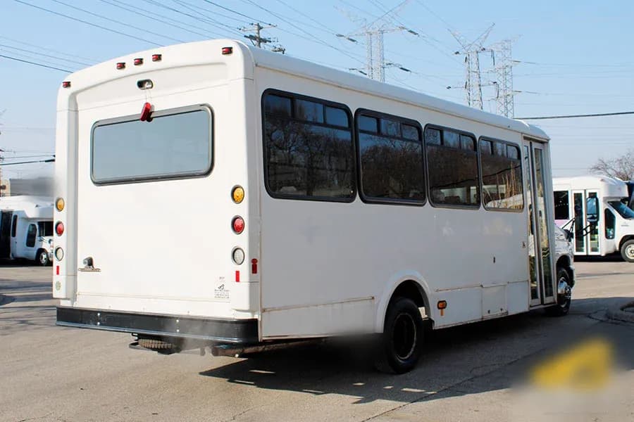 2013 Glaval Universal E450 Shuttle Bus - Image 5