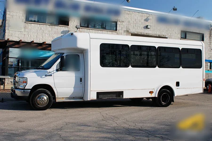 2013 Glaval Universal E450 Shuttle Bus - Image 3