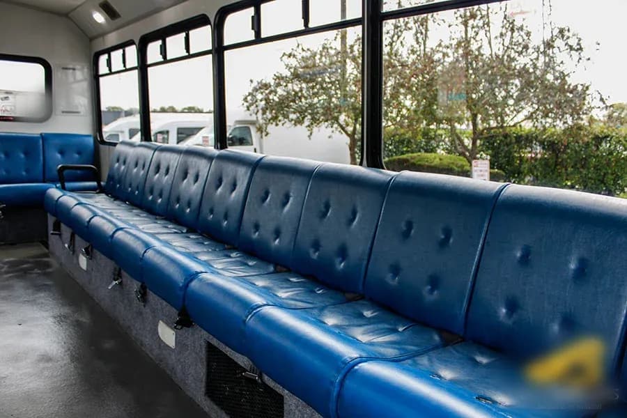 2015 Glaval Universal E450 Shuttle Bus - Image 8