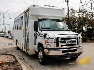 2015 Glaval Universal E450 bus