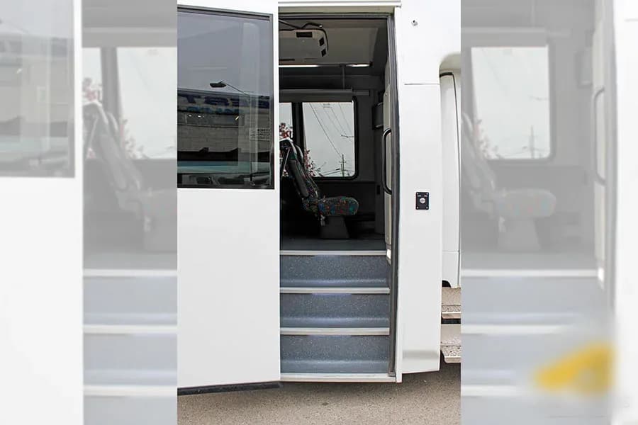 2018 Freigthliner S2C Turtle Top Shuttle Bus - Image 7