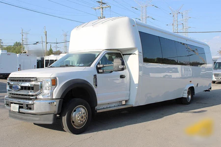2020 Ford F550 Shuttle Bus - Image 2