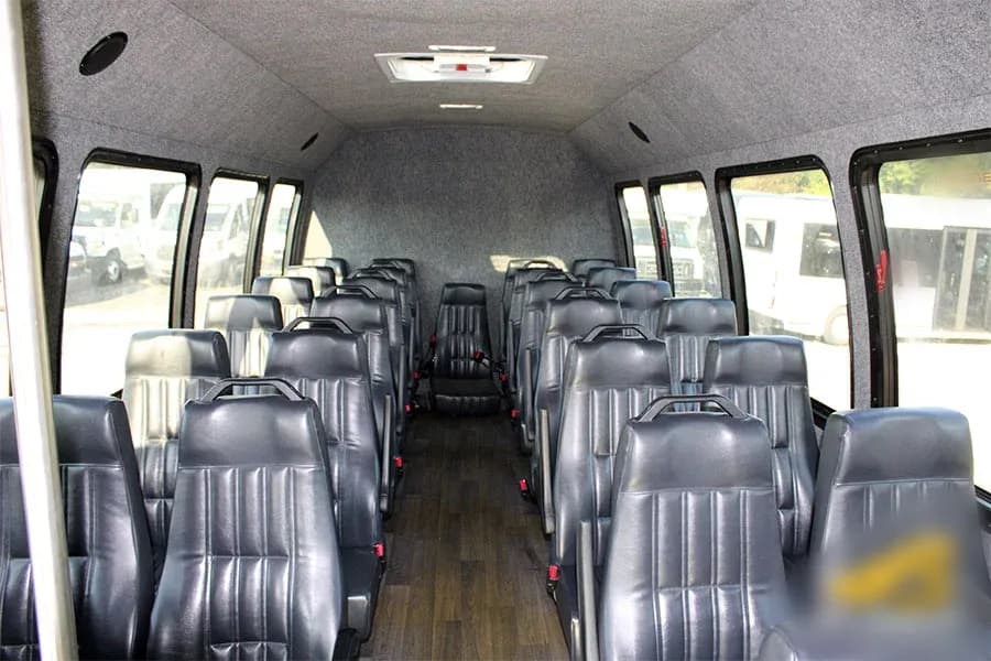 2020 Ford F550 Shuttle Bus - Image 6
