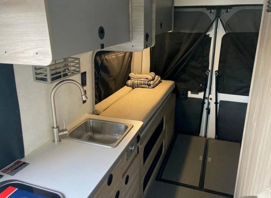 2022 Winnebago Solis 4P Mini RV - Image 8
