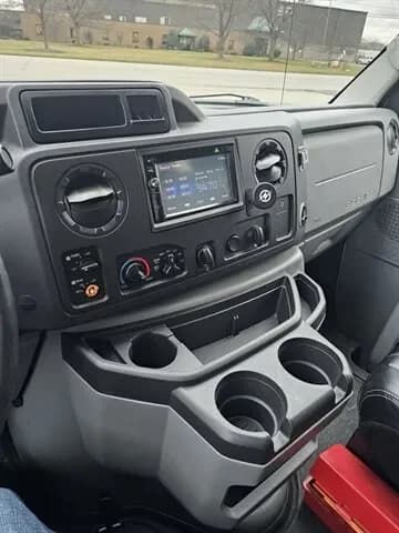 2018 Ford E450 Shuttle bus - Image 3