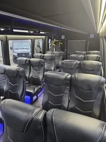 2018 Ford E450 Shuttle bus - Image 11