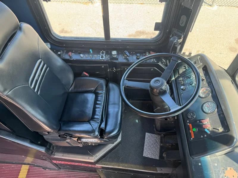2014 Gillig G27D102N4 Low Floor Transit Bus - Image 3