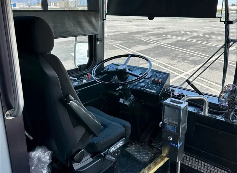 2011 Gillig G27B102N4 Low Floor Transit Bus - Image 2