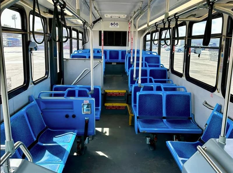 2011 Gillig G27B102N4 Low Floor Transit Bus - Image 3