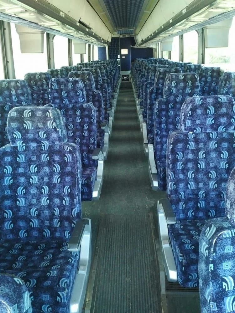 2006 MCI J4500 Coach Bus - Image 5