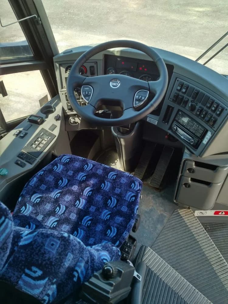 2006 MCI J4500 Coach Bus - Image 4