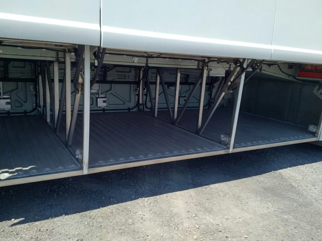 2006 MCI J4500 Coach Bus - Image 7
