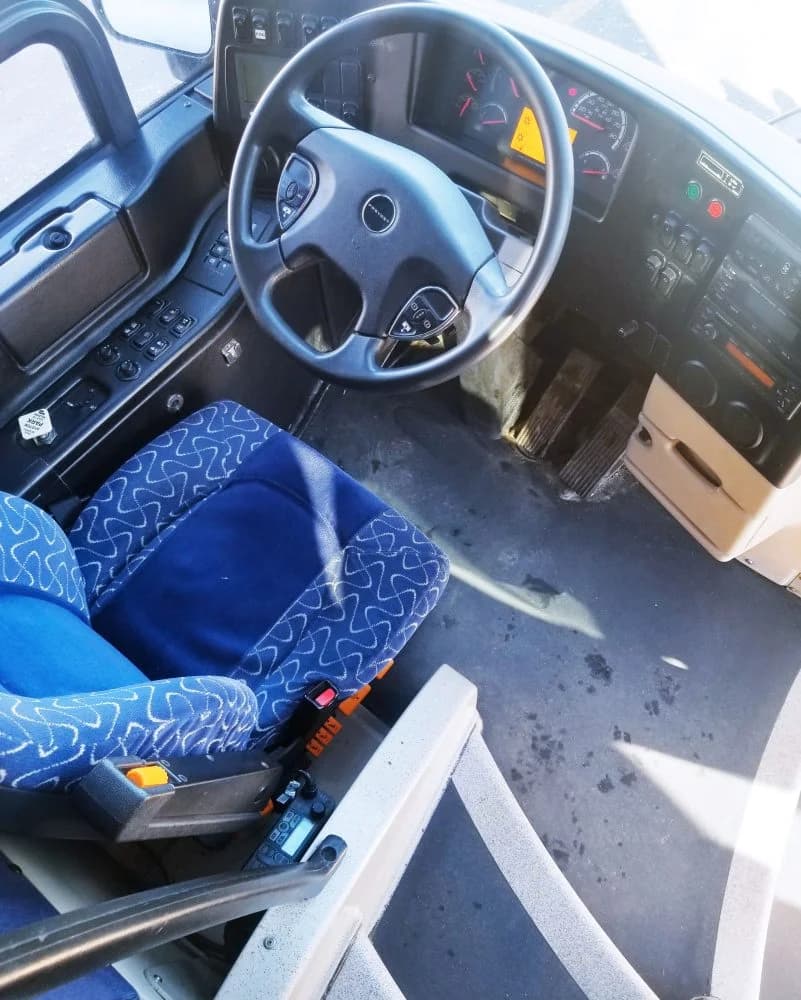 2011 Prevost H3-45 Coach Bus - Image 2